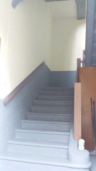 Mondiale Couleurs renovation cage escalier crepis interieur isolant peinture sole et peinture boiseries puy de dome (auvergne)